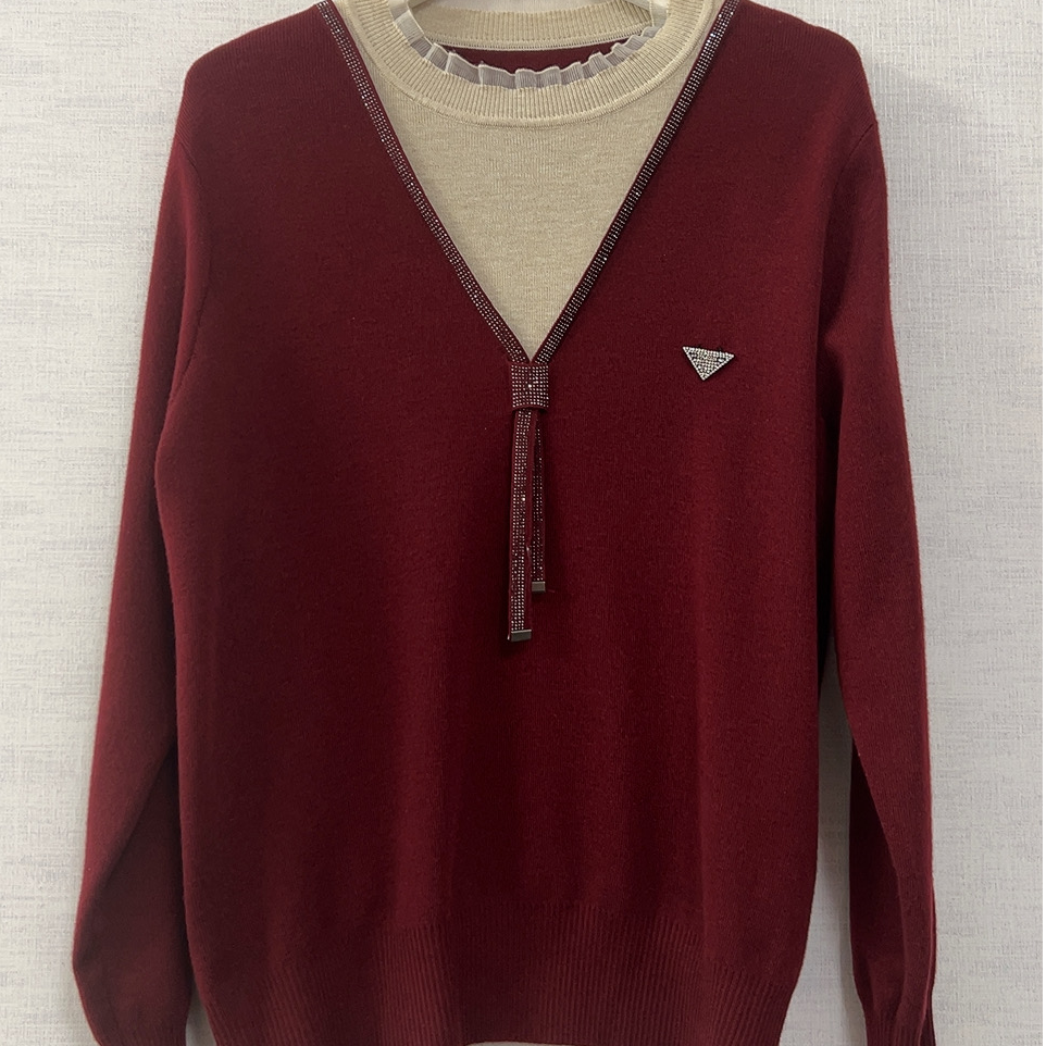 新款木耳领假两件羊绒衫