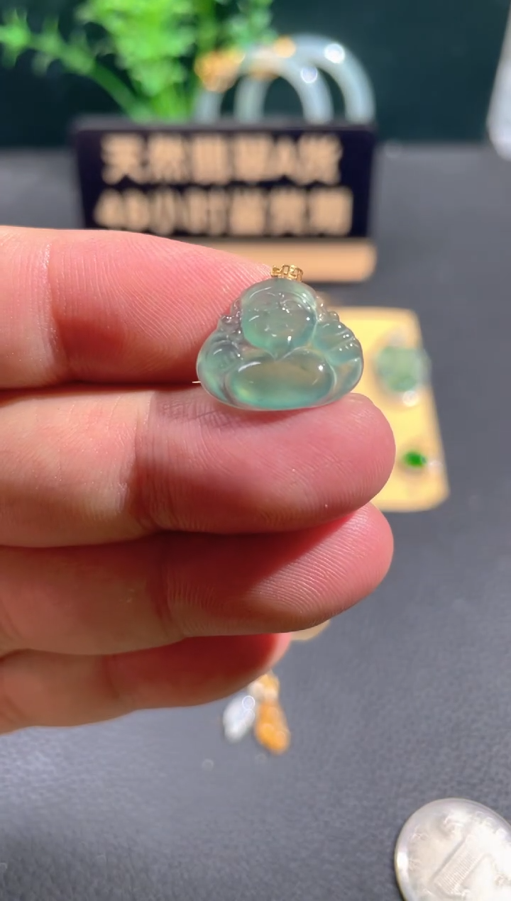 翡翠18K金镶嵌颈饰翡翠