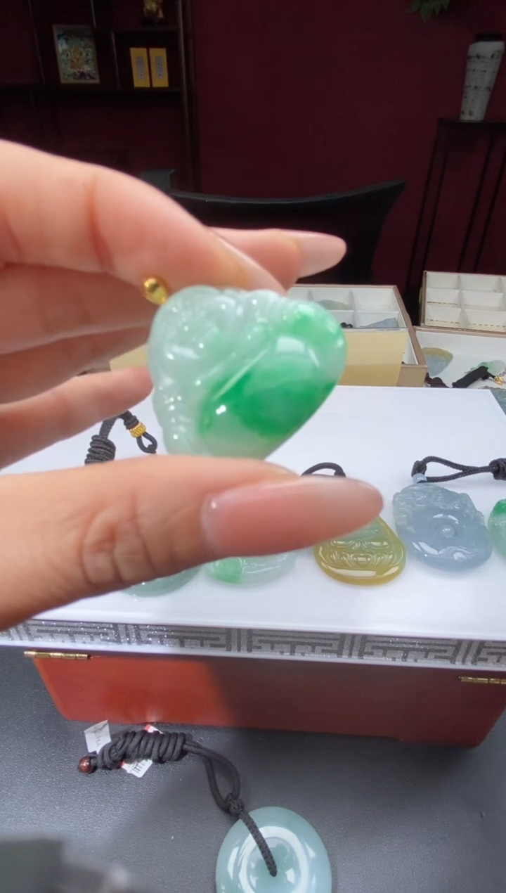 颈饰18K金镶嵌翡翠34799