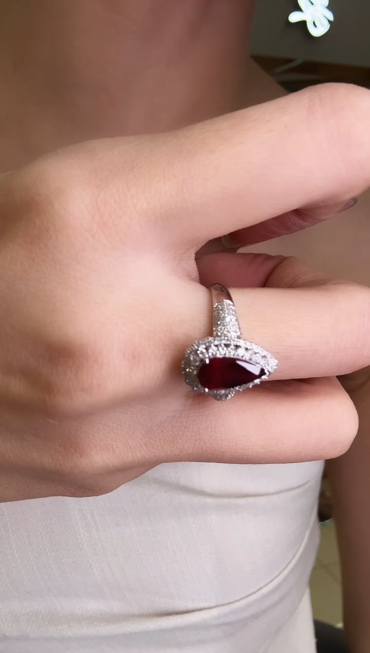 18K金镶嵌戒指红宝石1.5ct