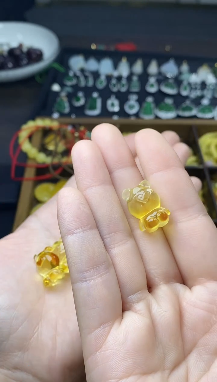 蜜蜡颈饰未镶嵌?****蔚大熊吊坠