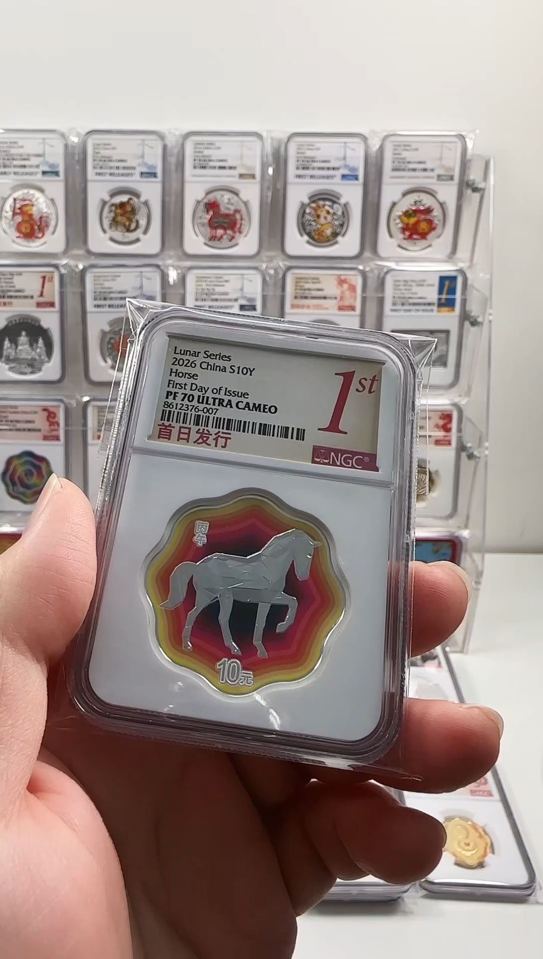 纯银2026年梅花马银币NGC70分中国红首日证书不挑号