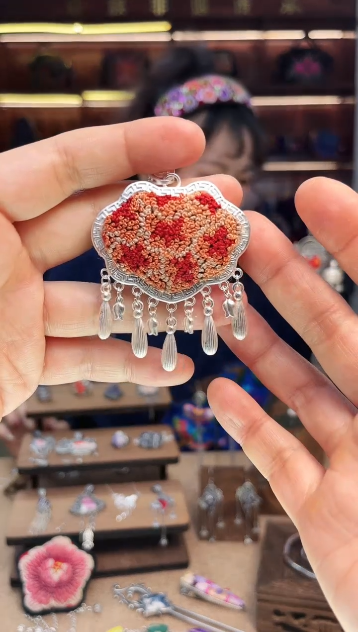 【闪购商品】织绣1682黔东南苗族刺绣