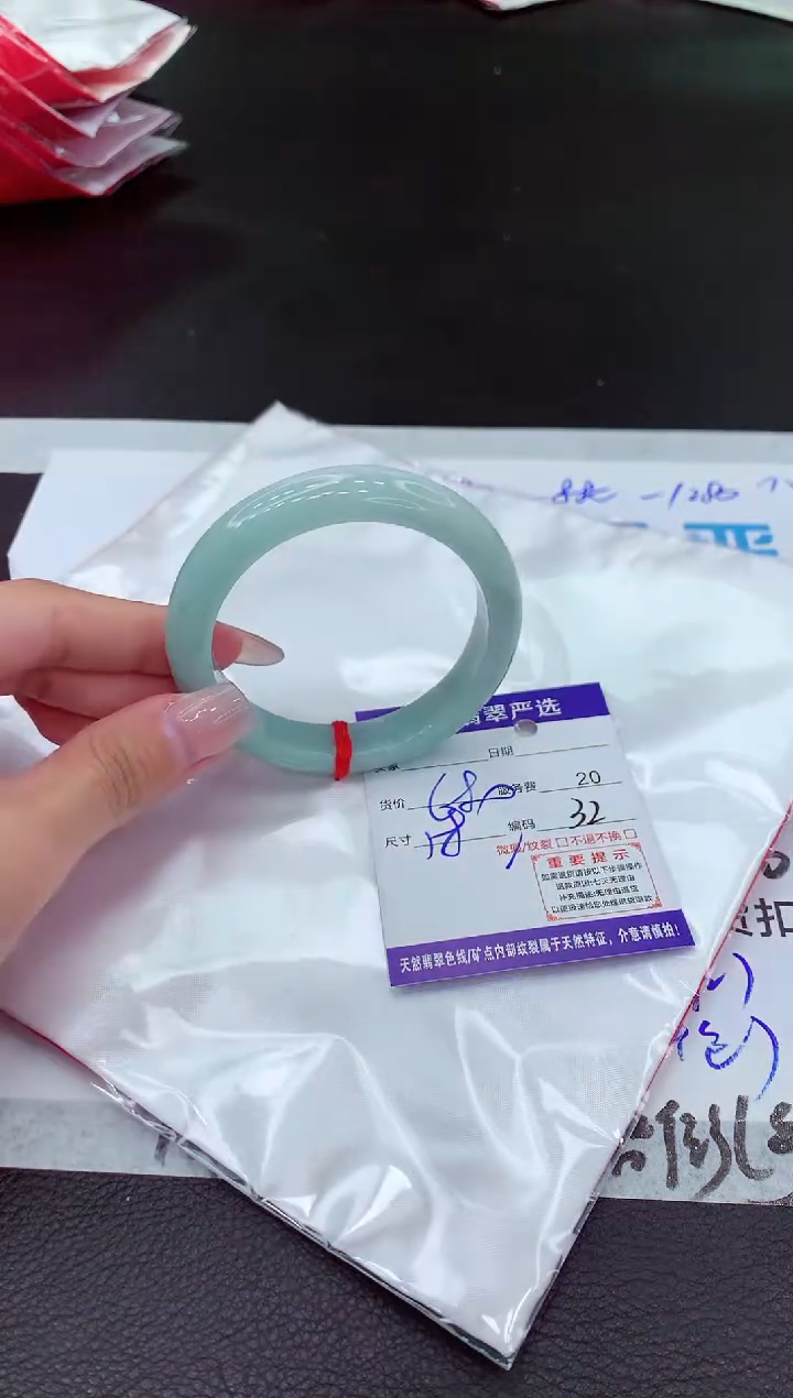 【闪购商品】翡翠手镯未镶嵌1111111111111`