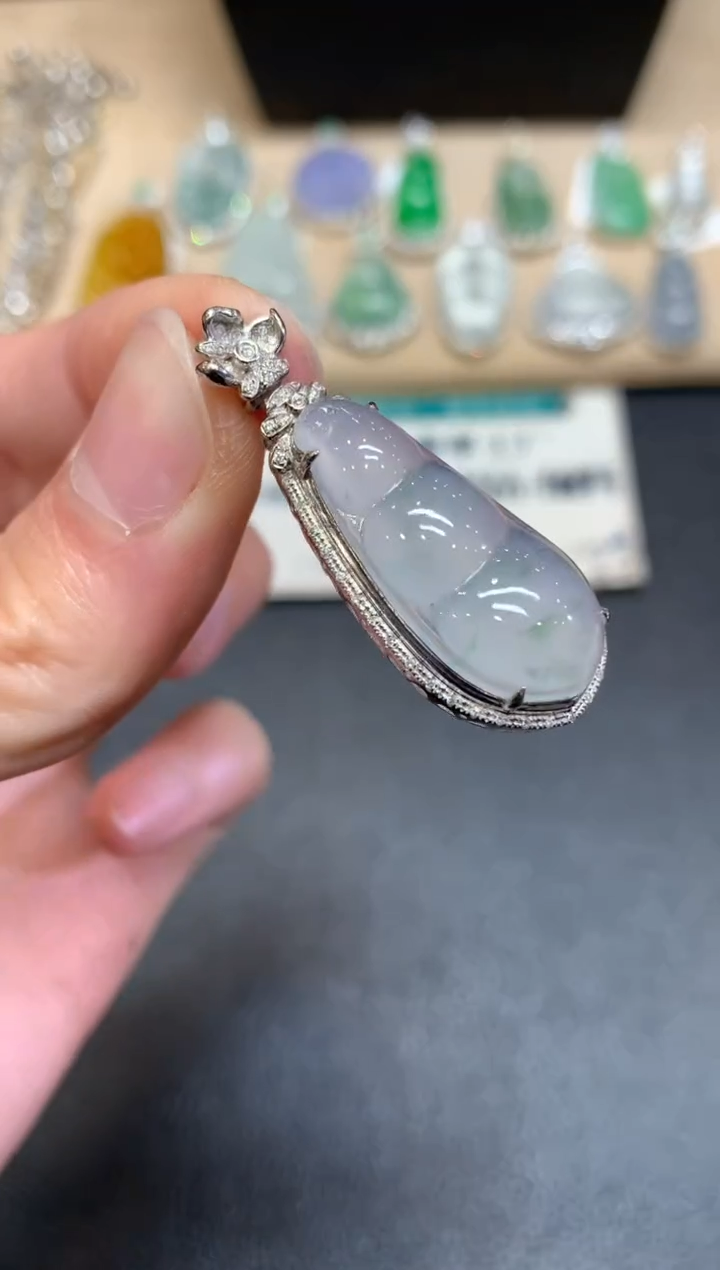 【闪购商品】翡翠颈饰18K金镶嵌福豆【无服务费】