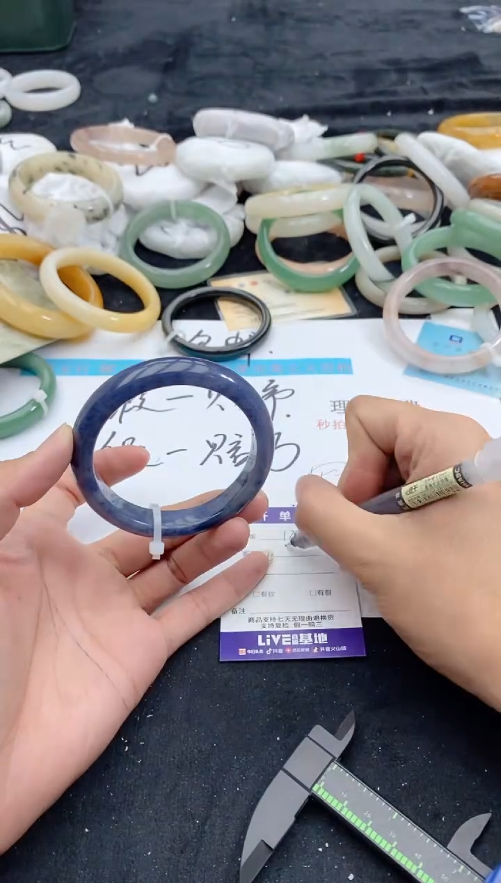 【闪购商品】石英质玉手镯未镶嵌123