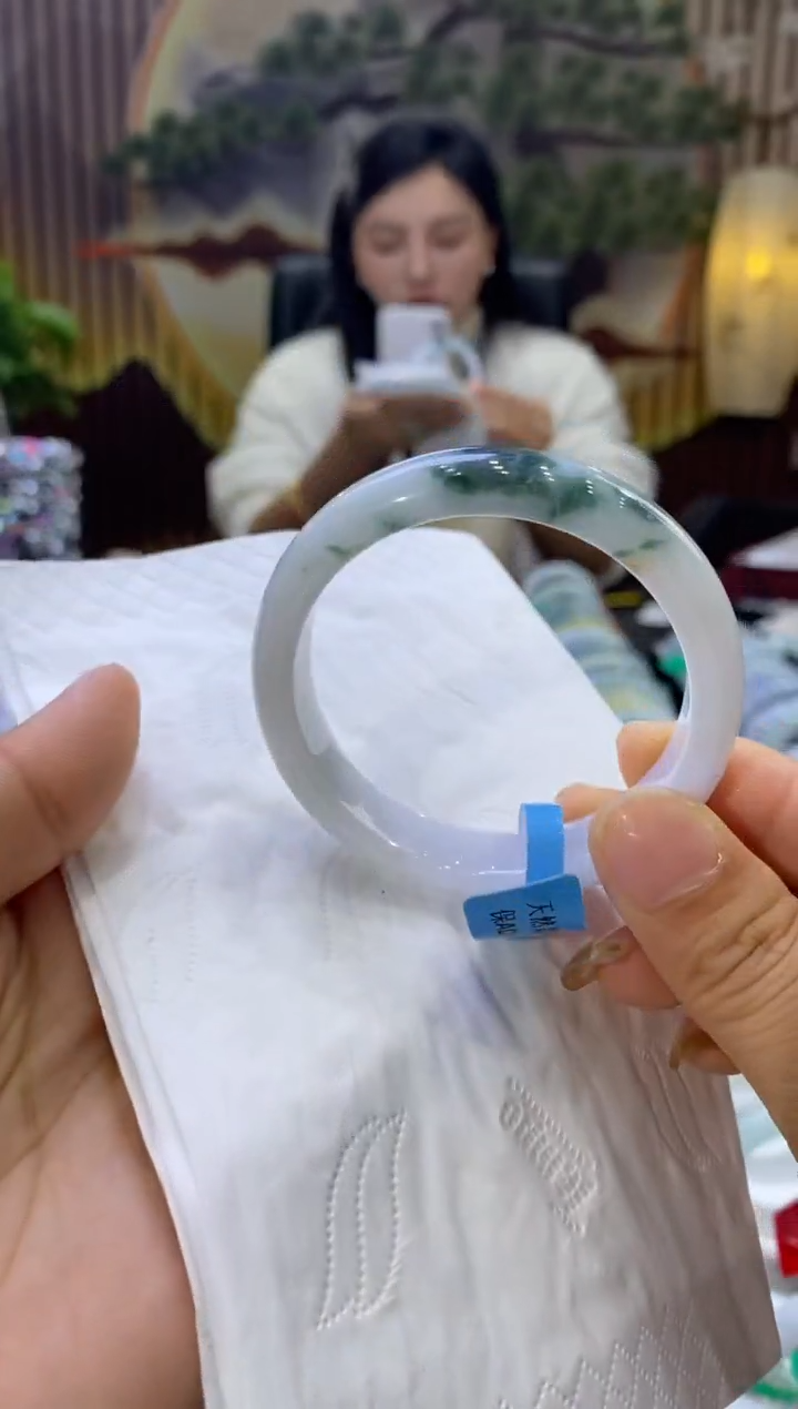 【闪购商品】翡翠手镯未镶嵌多人05576