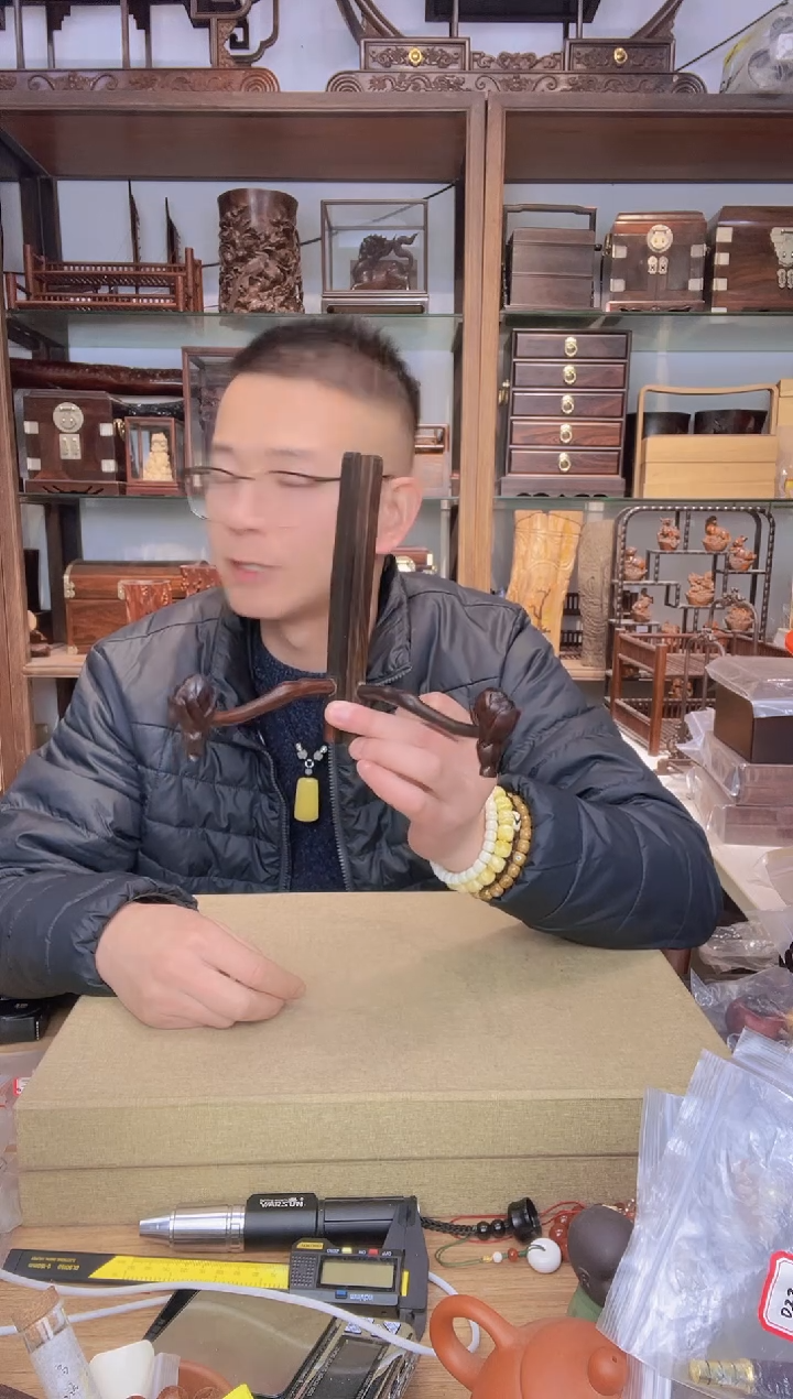 【闪购商品】乌木类书架619大红酸枝瓷盘架  瑕疵