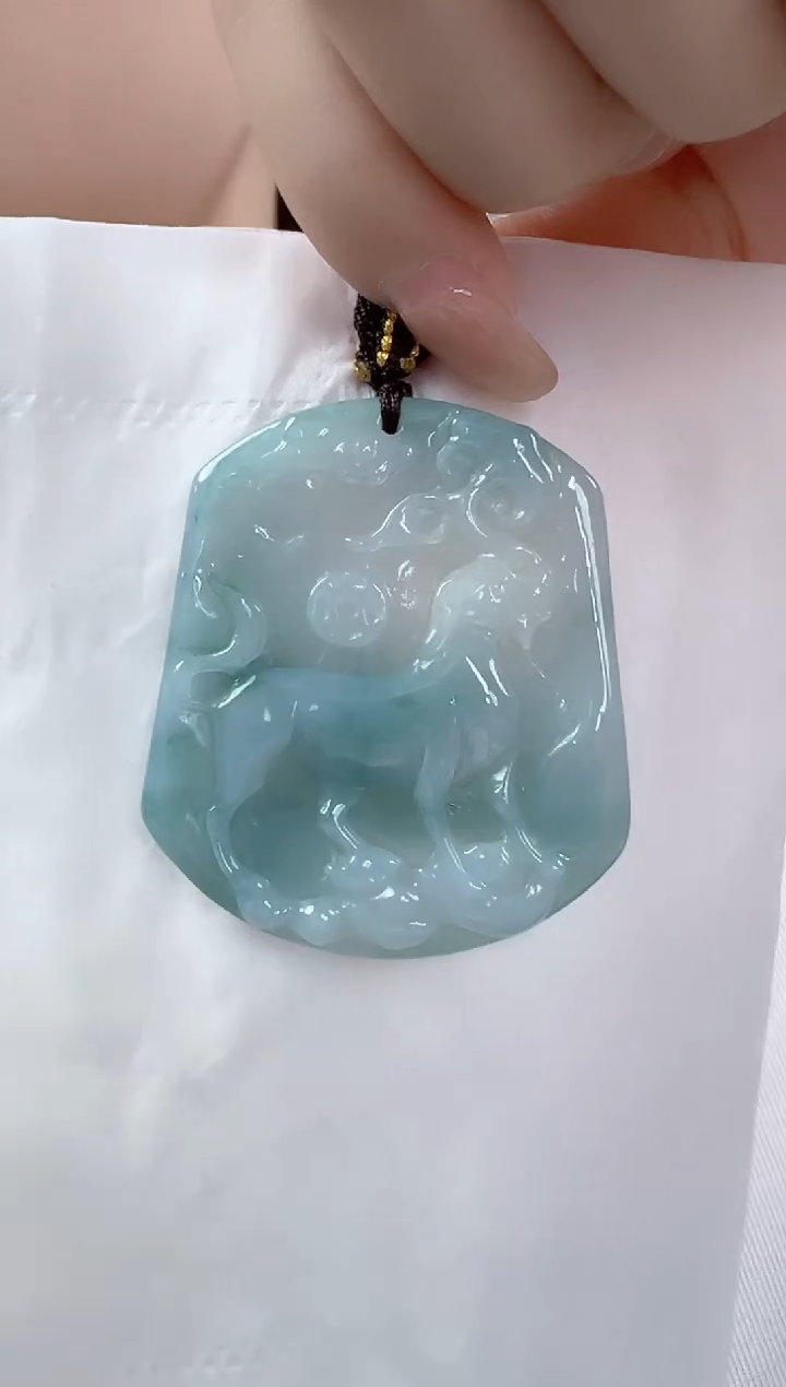 翡翠未镶嵌颈饰孤品生肖