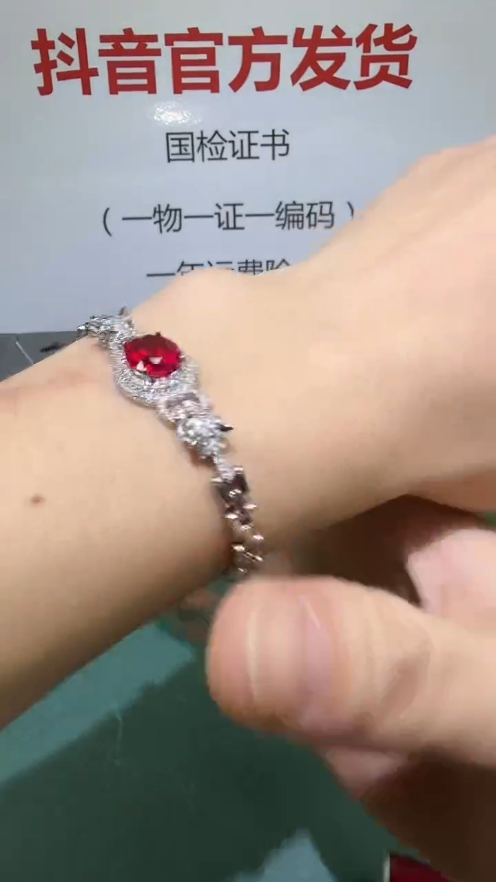 18K金镶嵌戒指红宝石1