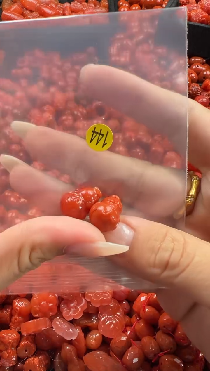 颈饰未镶嵌南红玛瑙1
