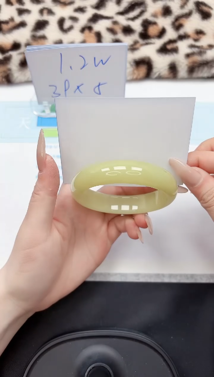 【闪购商品】石英质玉手镯未镶嵌105-55