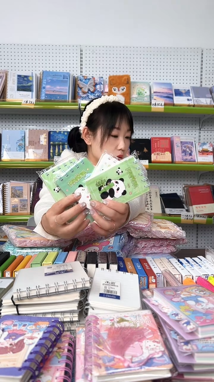 100K(A7)卡面线环本上翻横线70张-【熊猫假日】10本