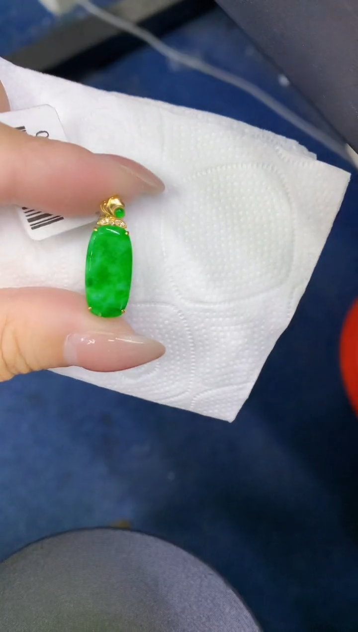 颈饰18K金镶嵌翡翠缅甸天然翡翠A货