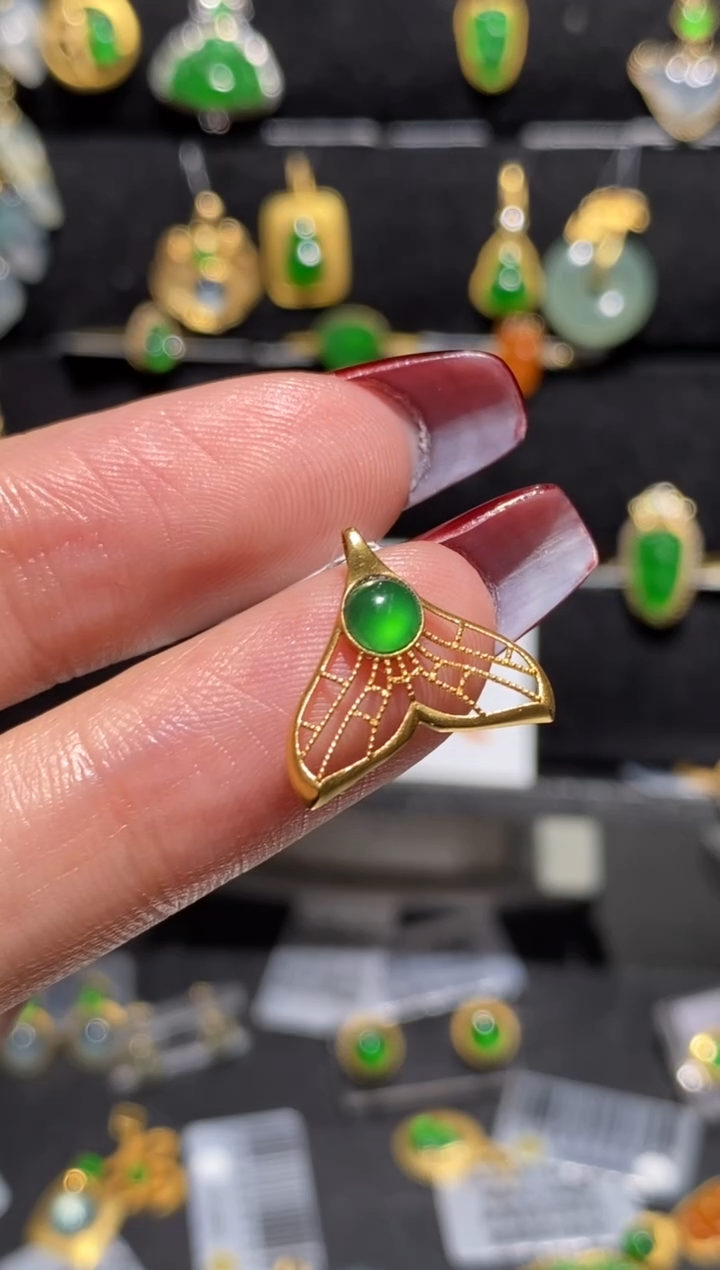 【闪购商品】翡翠颈饰18K金镶嵌吊坠