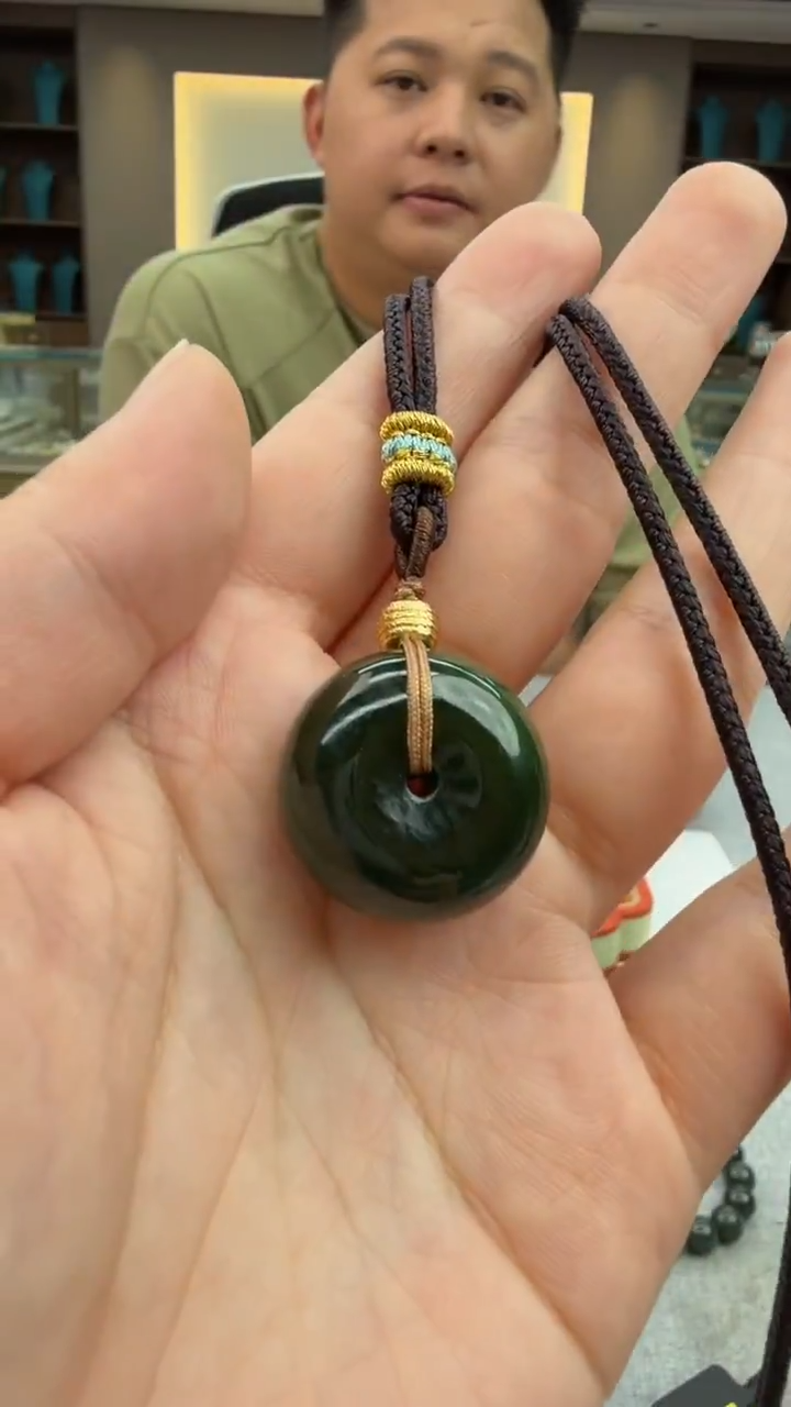 颈饰未镶嵌和田玉260秒拍号 假一罚三