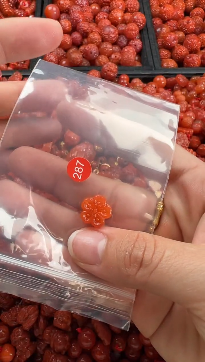 【闪购商品】南红玛瑙颈饰未镶嵌1