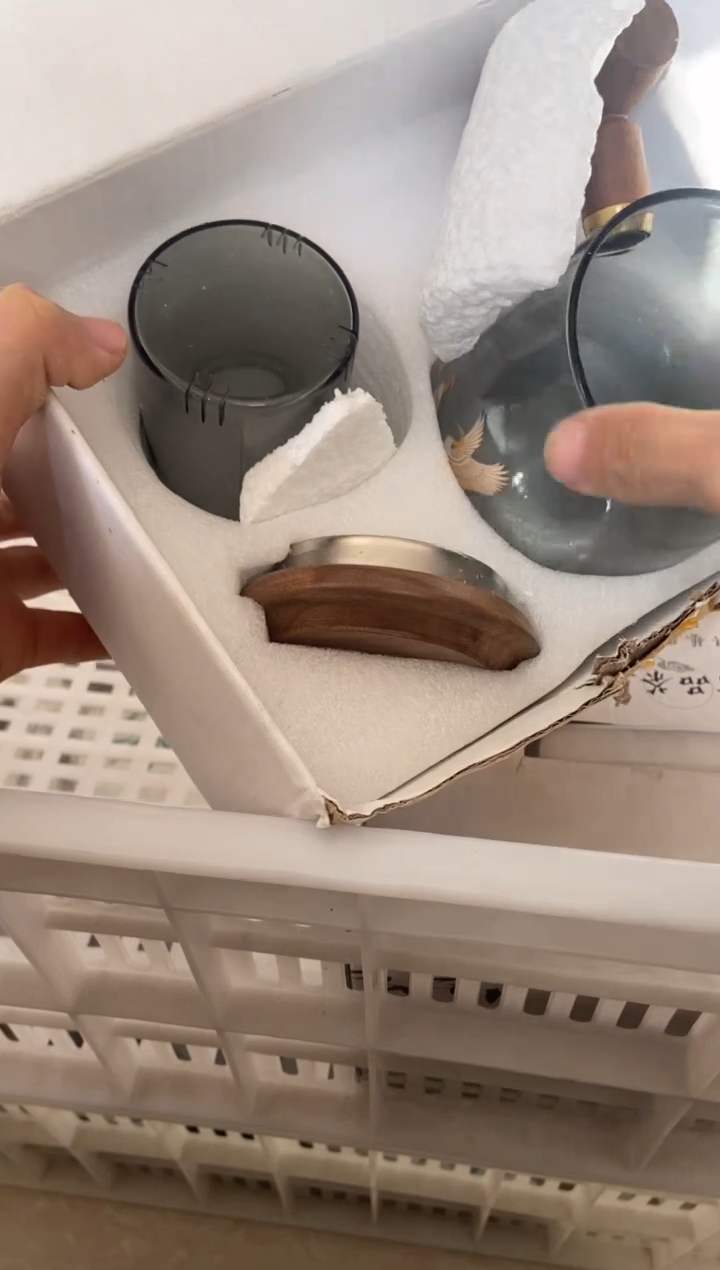 杯无运费险有瑕疵的摄影的产品有使用过的痕迹有点脏介意勿拍