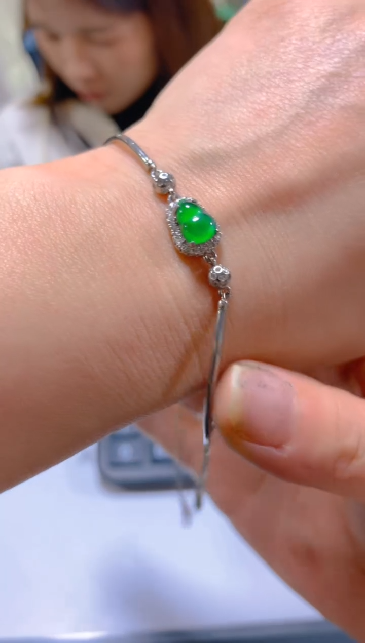 未镶嵌手链翡翠多样性发一