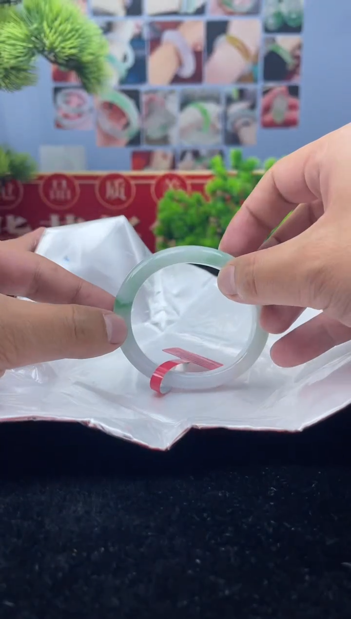 翡翠未镶嵌手镯（贵妃镯）手镯9