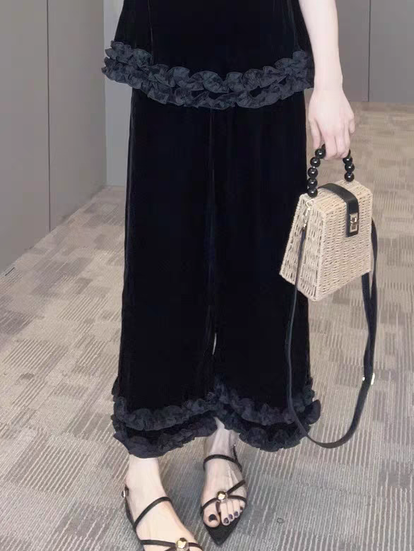 红姐严选时尚木耳边丝绒八分裤31753