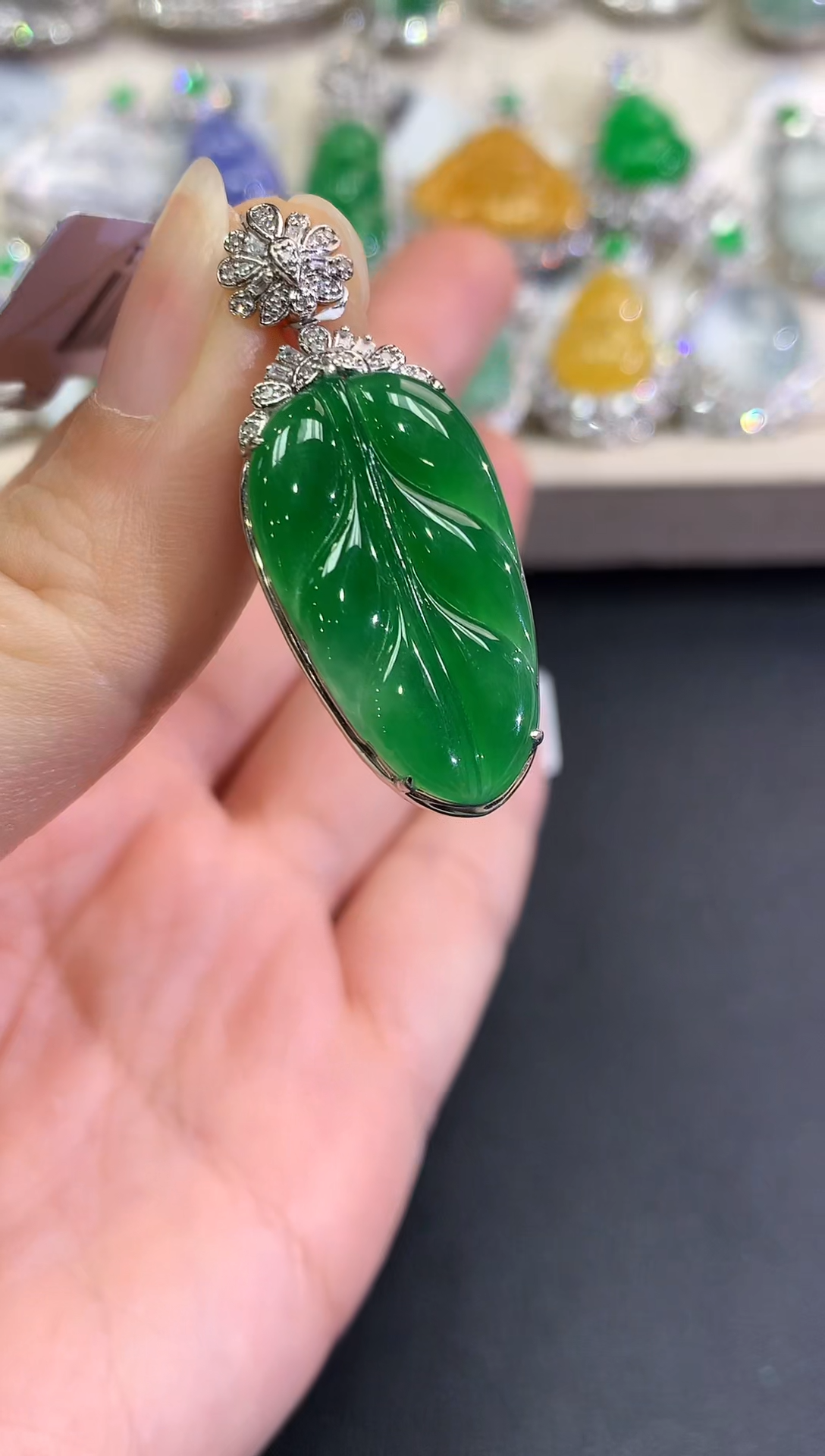 【闪购商品】翡翠颈饰18K金镶嵌d29      