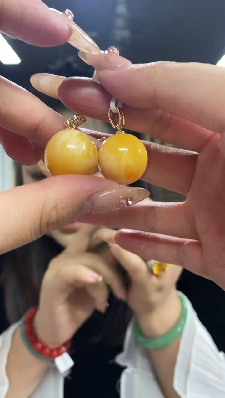 【闪购商品】蜜蜡裸石未镶嵌多样性发其一颜色微差