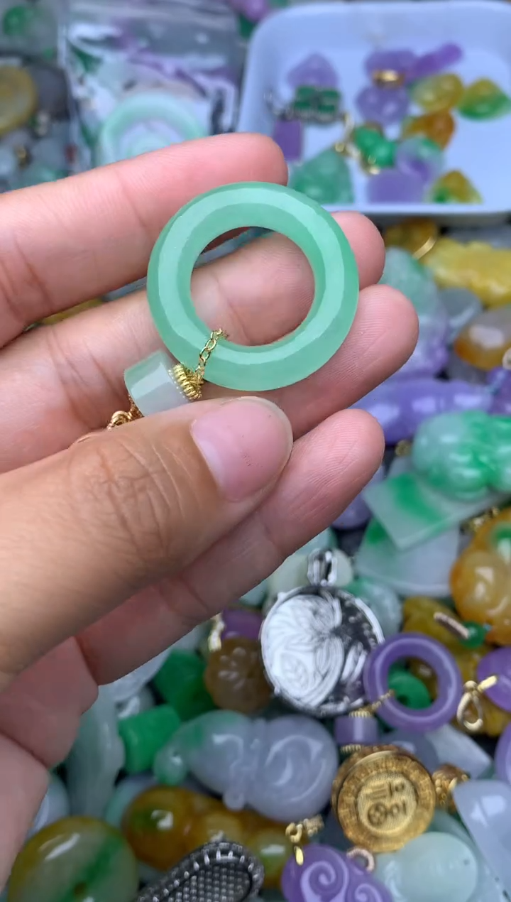 颈饰未镶嵌翡翠天然缅甸翡翠吊坠