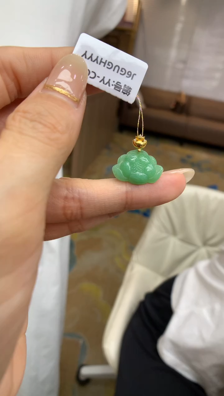 翡翠18K金镶嵌颈饰莲花