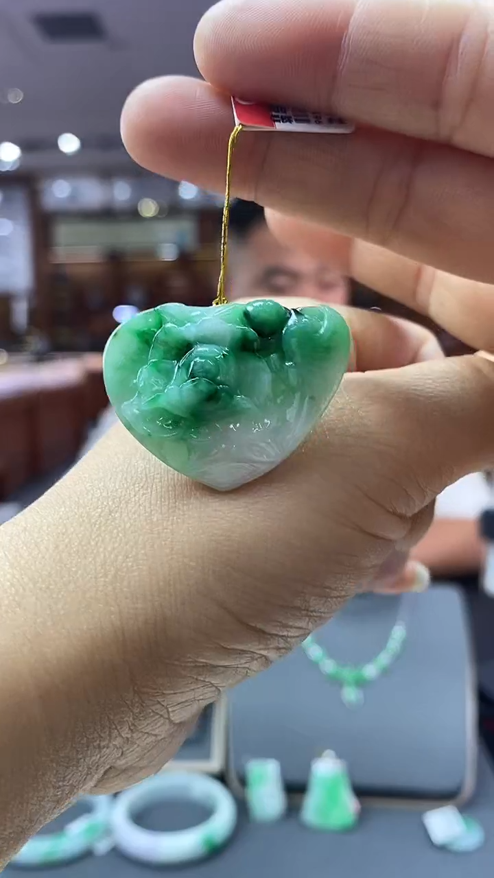 颈饰未镶嵌翡翠喜上眉梢