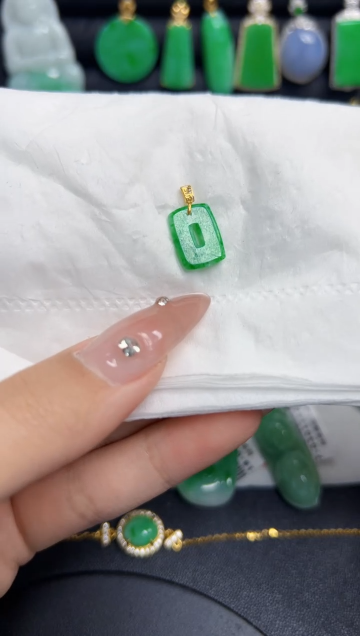 【闪购商品】翡翠颈饰18K金镶嵌Y缅料A货/多样性发货/一件