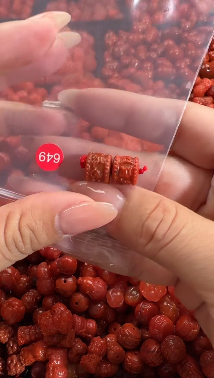 颈饰未镶嵌南红玛瑙1