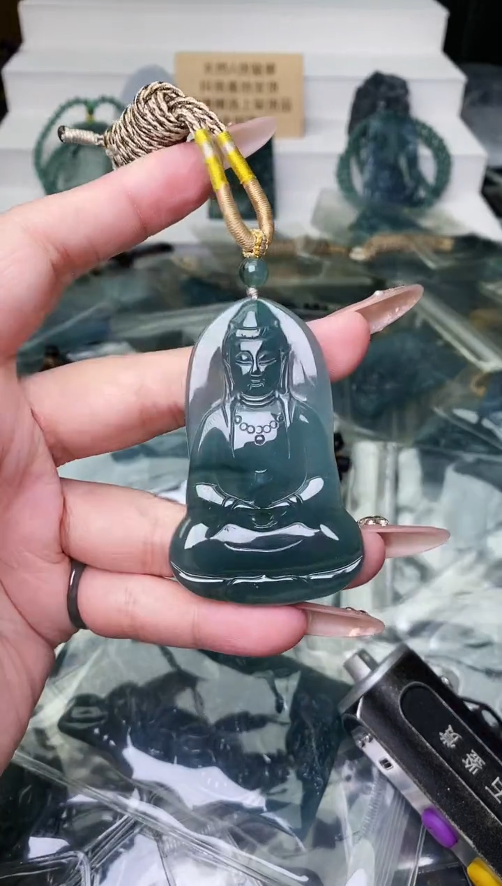 颈饰未镶嵌翡翠 