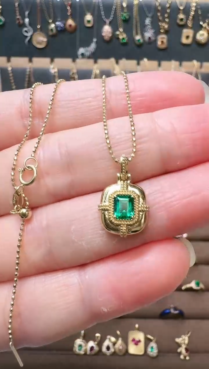 【闪购商品】祖母绿吊坠(不含链)18K金镶嵌18K金祖母绿吊坠