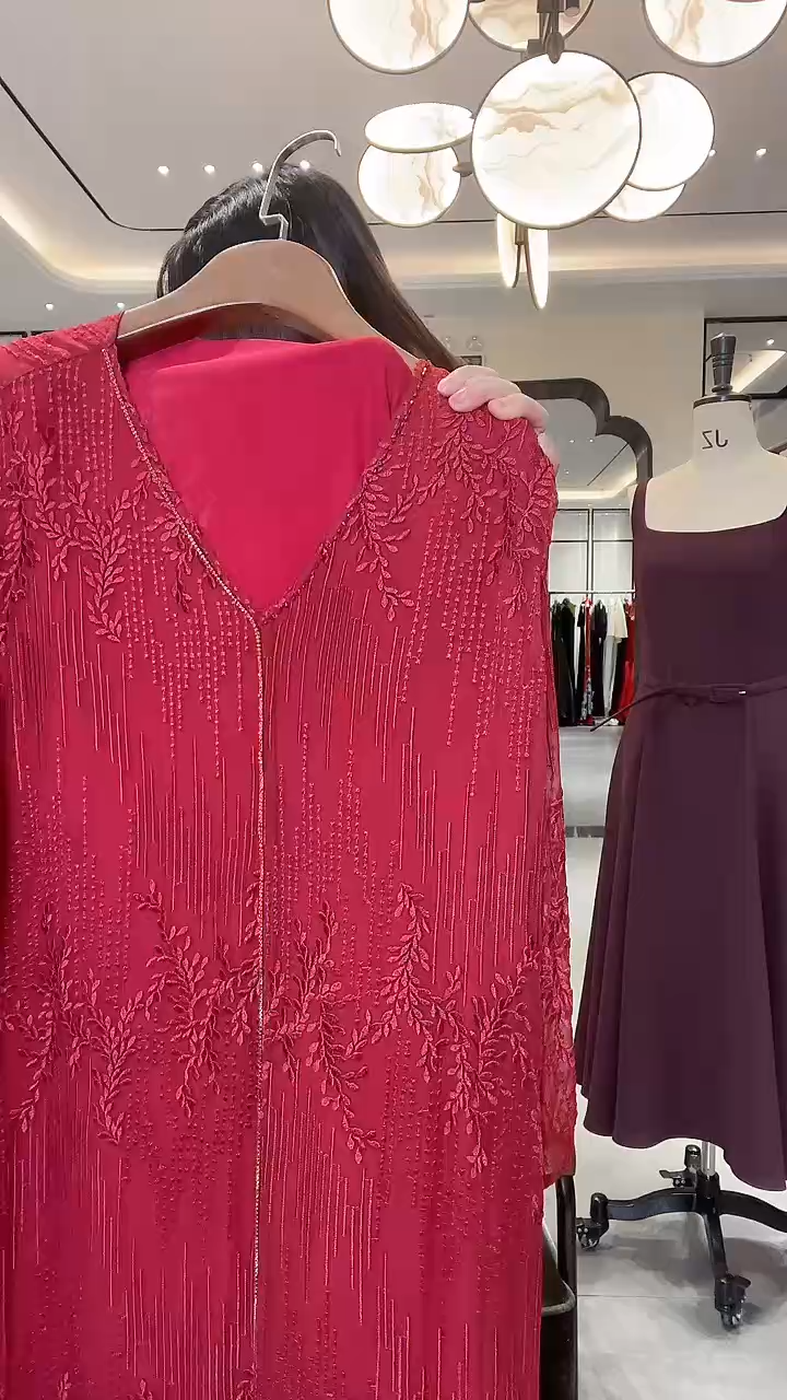 织绣红色大v领高定款连衣裙 399 3xl码