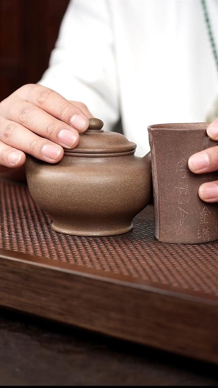 茶壶紫砂雨*岩中泥大掇只+编钟公道{六}