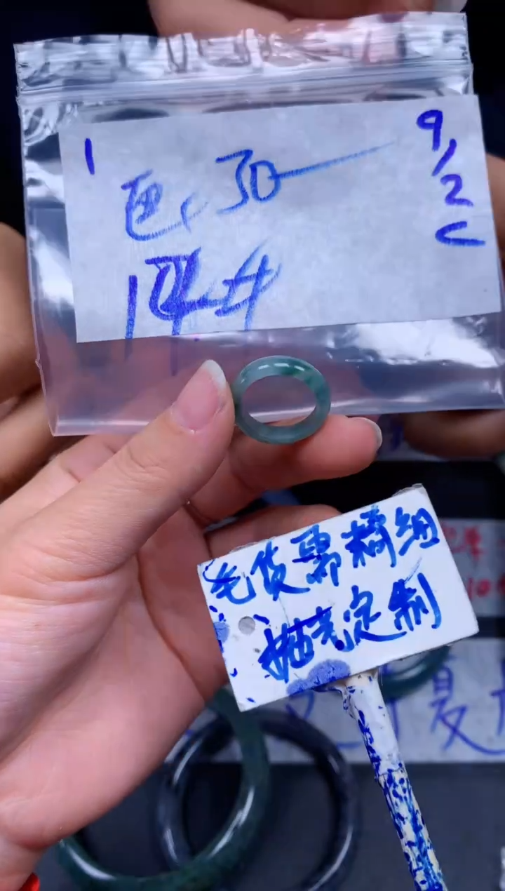 【闪购商品】定制翡翠未镶嵌1毛货需精细抛光挂件多样性拍一发一