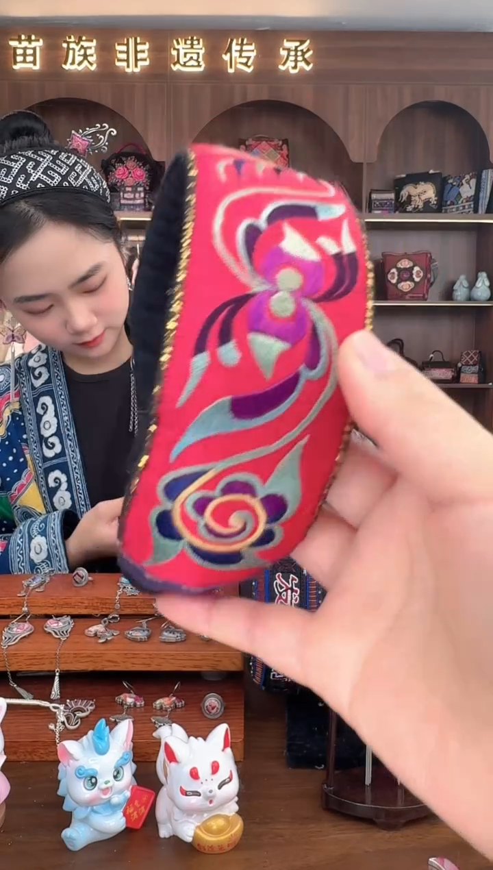 【闪购商品】织绣扶光苗绣传承L3