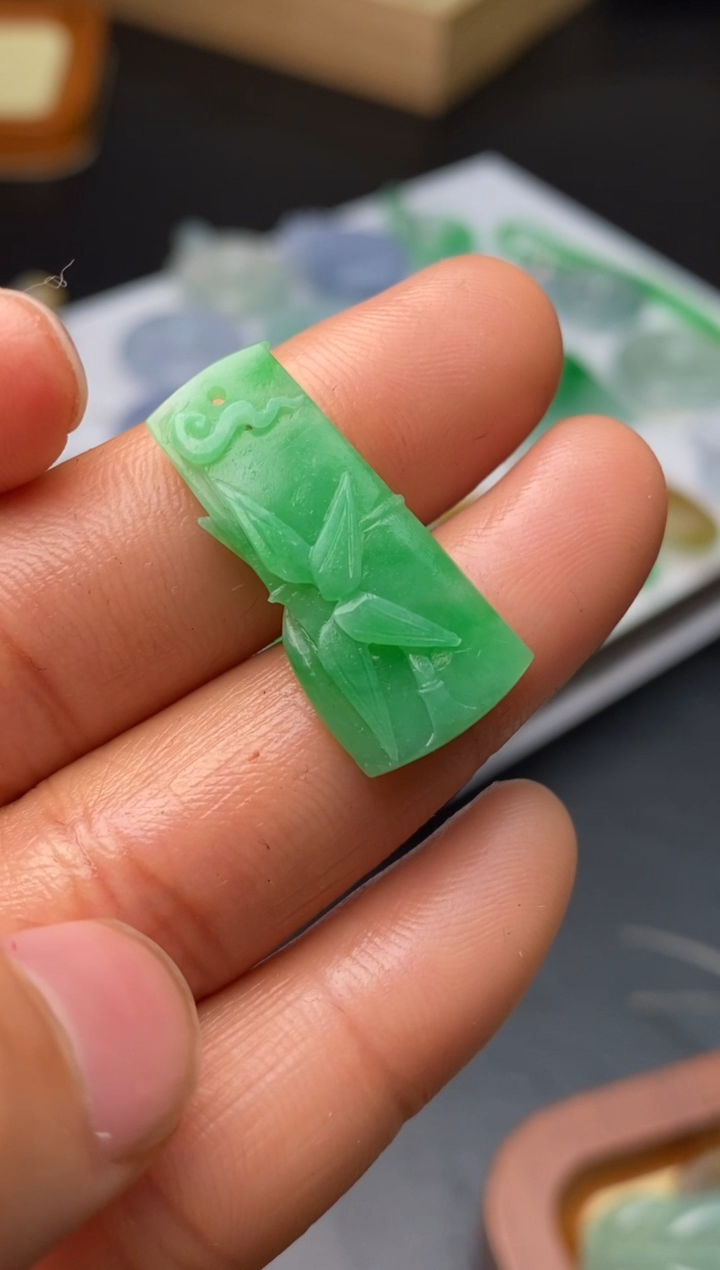 【闪购商品】定制翡翠未镶嵌翡翠毛货~