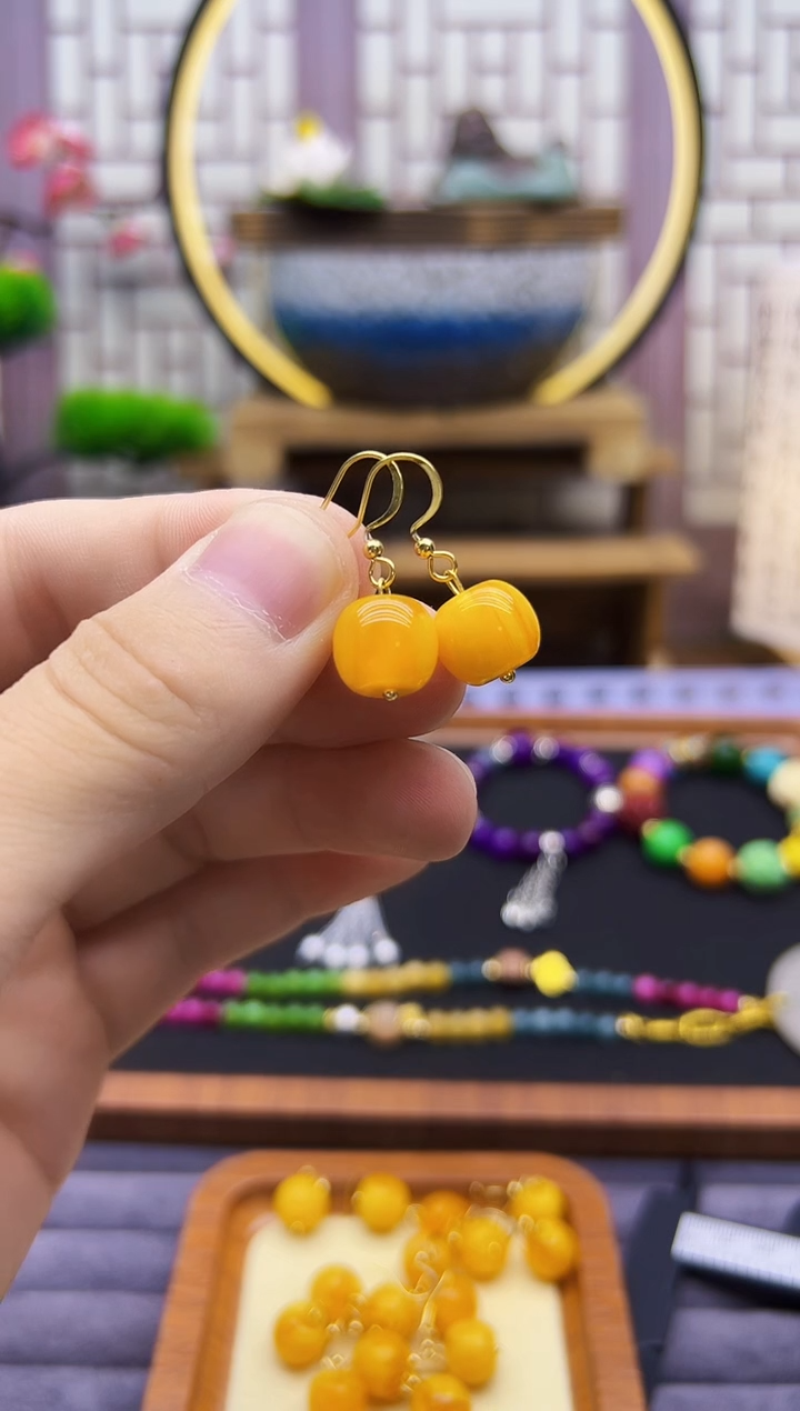 14K金镶嵌蜜蜡耳饰E01       