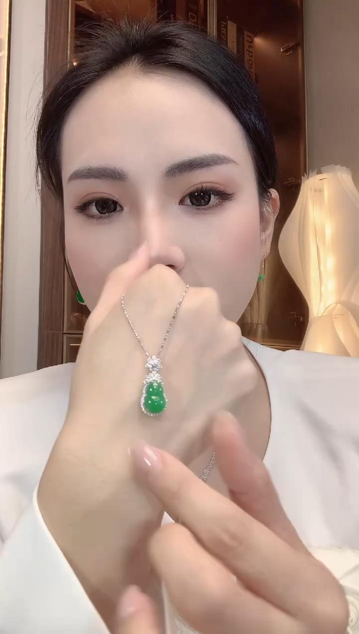 【闪购商品】翡翠18K金镶嵌吊坠(不含链)A14