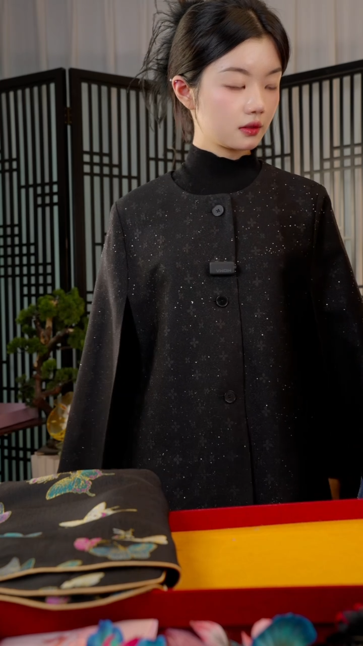 刺绣柠**水黑色均码斗篷