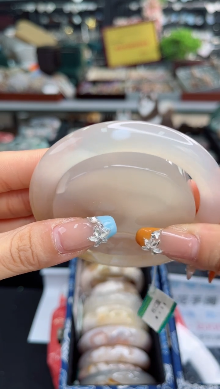 【闪购商品】石英质玉手镯未镶嵌58圈口（赠品镯心）1039222