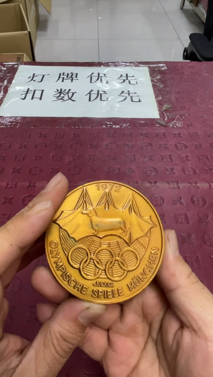 默认微瑕，no退no换，介意勿拍