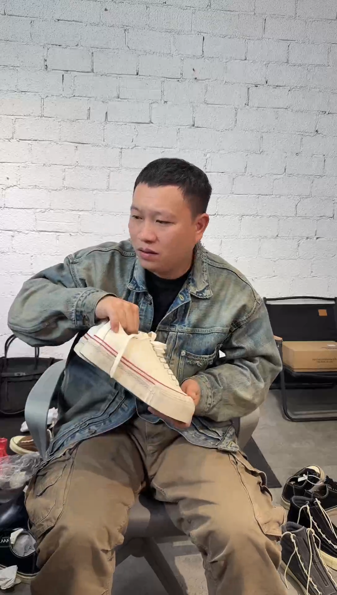 37码 白色 低帮款