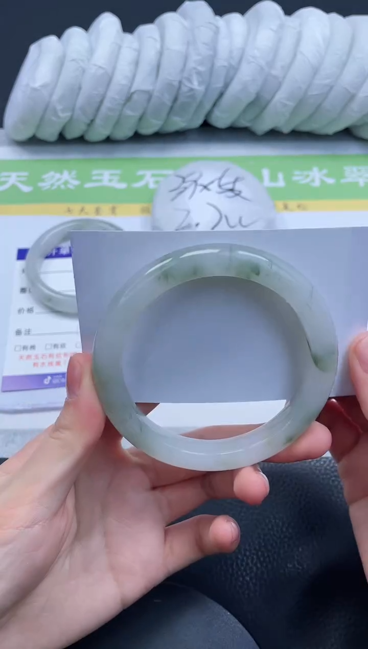 【闪购商品】石英质玉手镯未镶嵌A409-62+