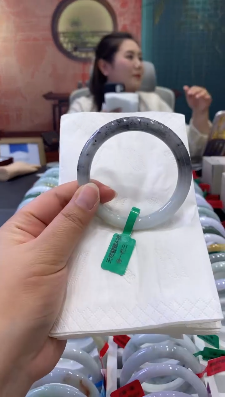 【闪购商品】翡翠手镯未镶嵌多人000492