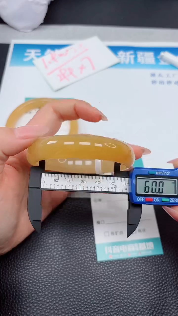 【闪购商品】石英质玉手镯未镶嵌A373