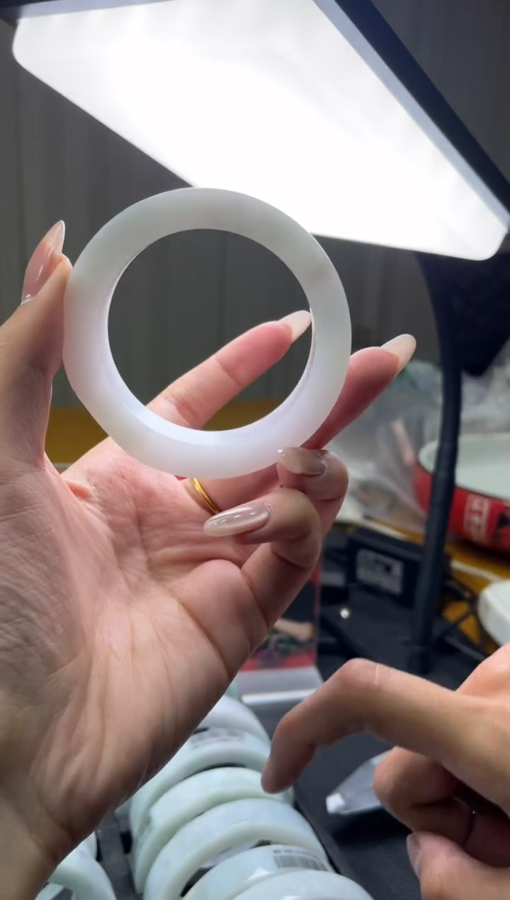 【闪购商品】定制翡翠手镯未镶嵌手镯DDC/发一件