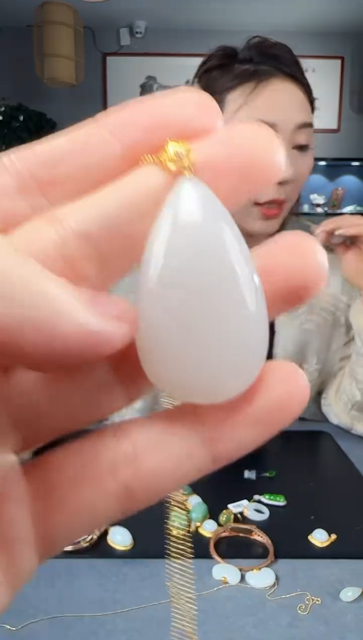 【闪购商品】和田玉吊坠(不含链)18K金镶嵌1